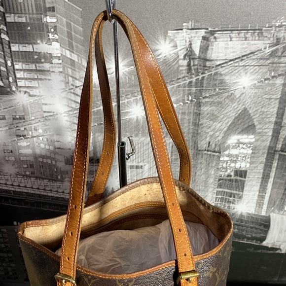 Authentic Louis Vuitton Monogram Bucket Bag and Louis Vuitton Kisslock Wallet - Picture 8 of 17